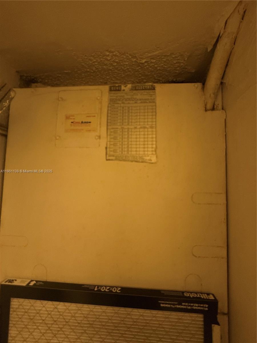 SOMERSET AT LAUDERDALE LA - Residential