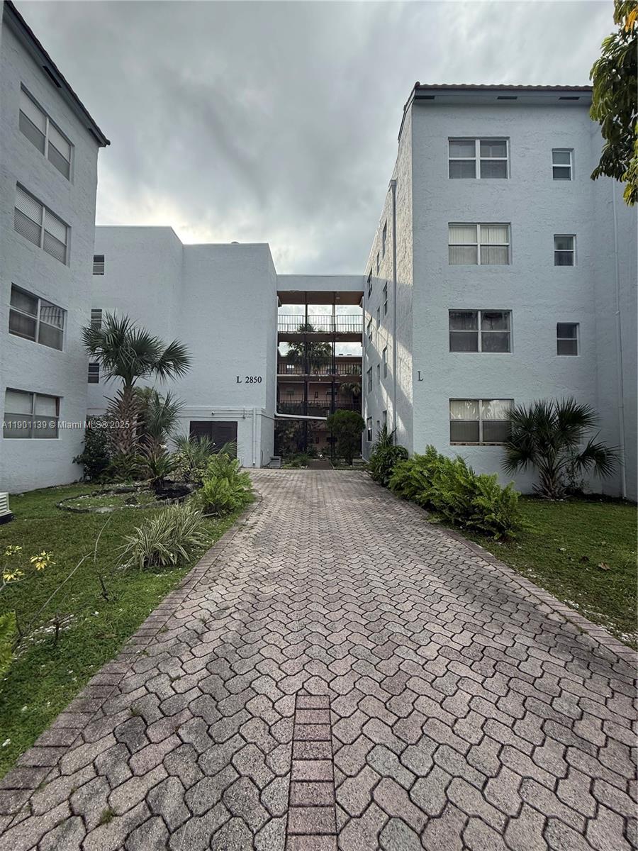 SOMERSET AT LAUDERDALE LA - Residential