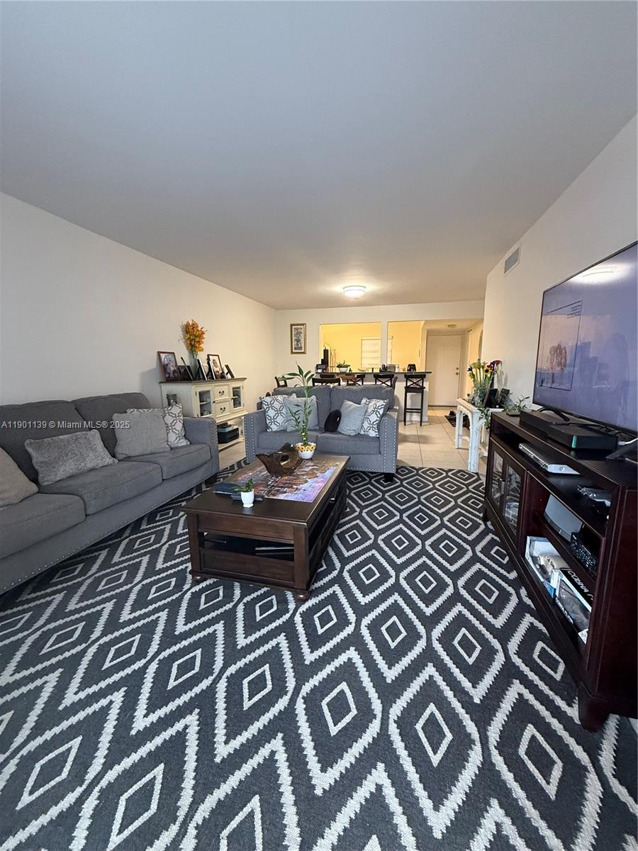 SOMERSET AT LAUDERDALE LA - Residential