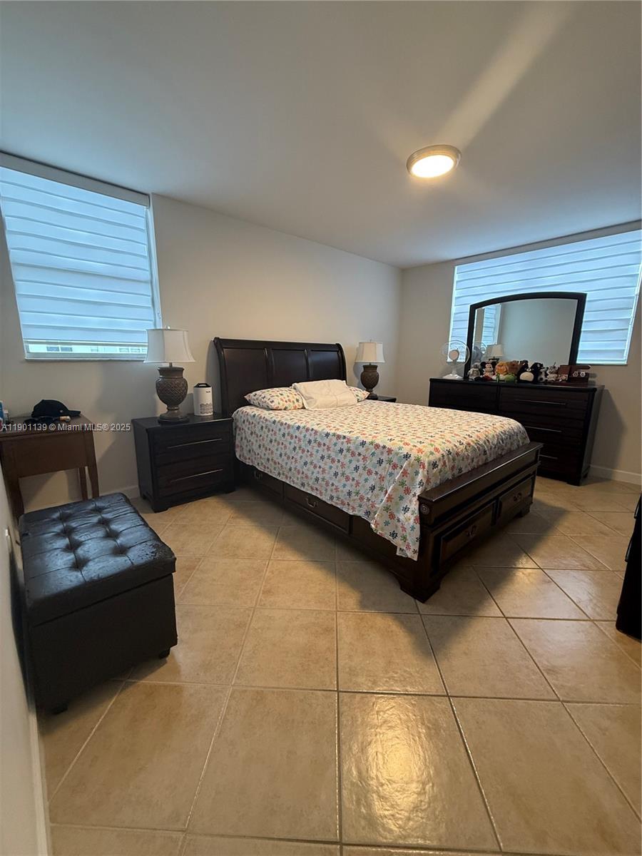 SOMERSET AT LAUDERDALE LA - Residential