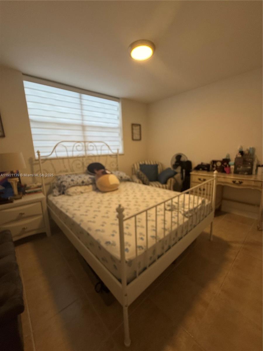 SOMERSET AT LAUDERDALE LA - Residential