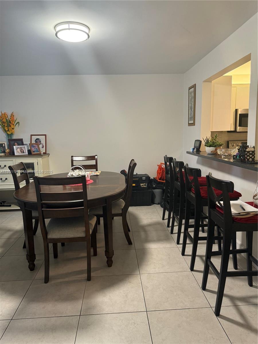 SOMERSET AT LAUDERDALE LA - Residential