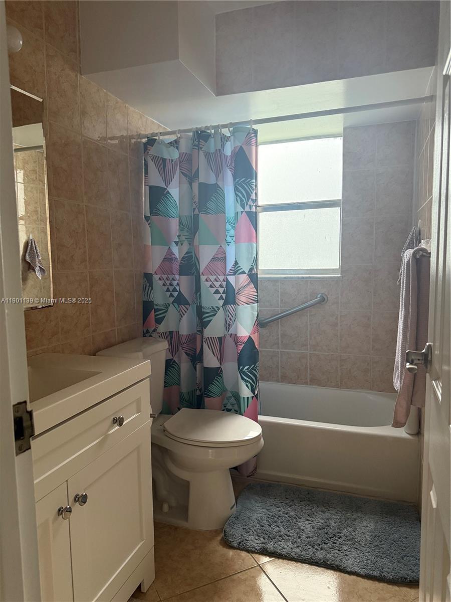 SOMERSET AT LAUDERDALE LA - Residential