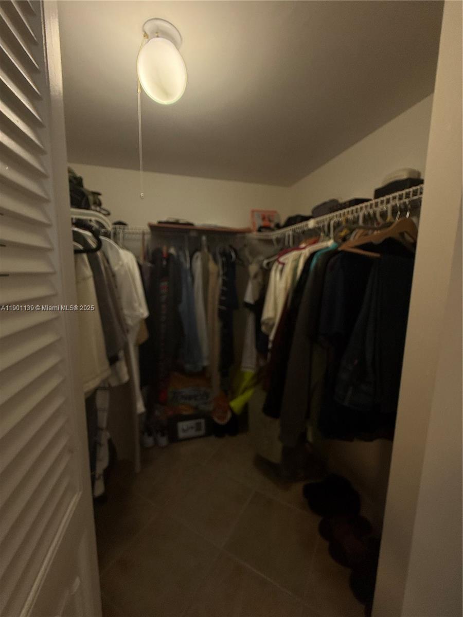 SOMERSET AT LAUDERDALE LA - Residential