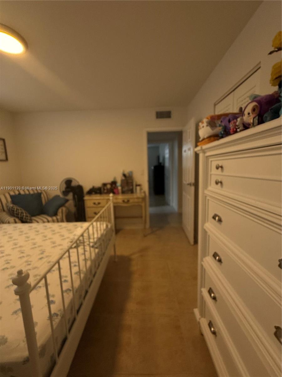 SOMERSET AT LAUDERDALE LA - Residential