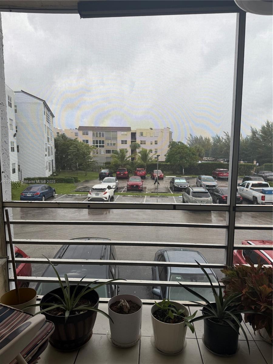 SOMERSET AT LAUDERDALE LA - Residential