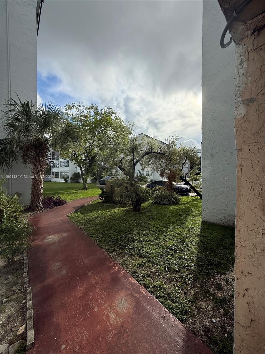 View photos, virtual tours, details... 2850 Somerset Dr 202L