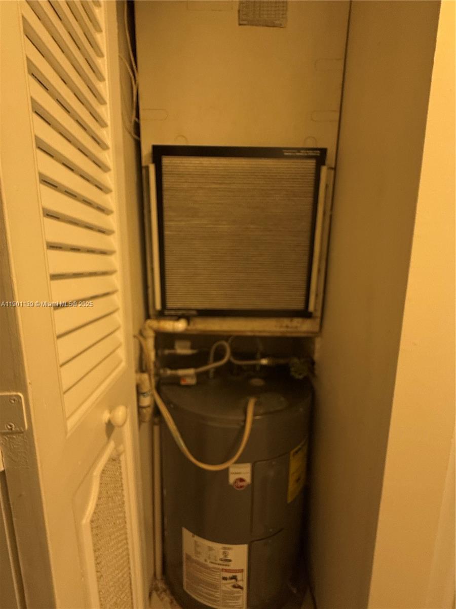 SOMERSET AT LAUDERDALE LA - Residential