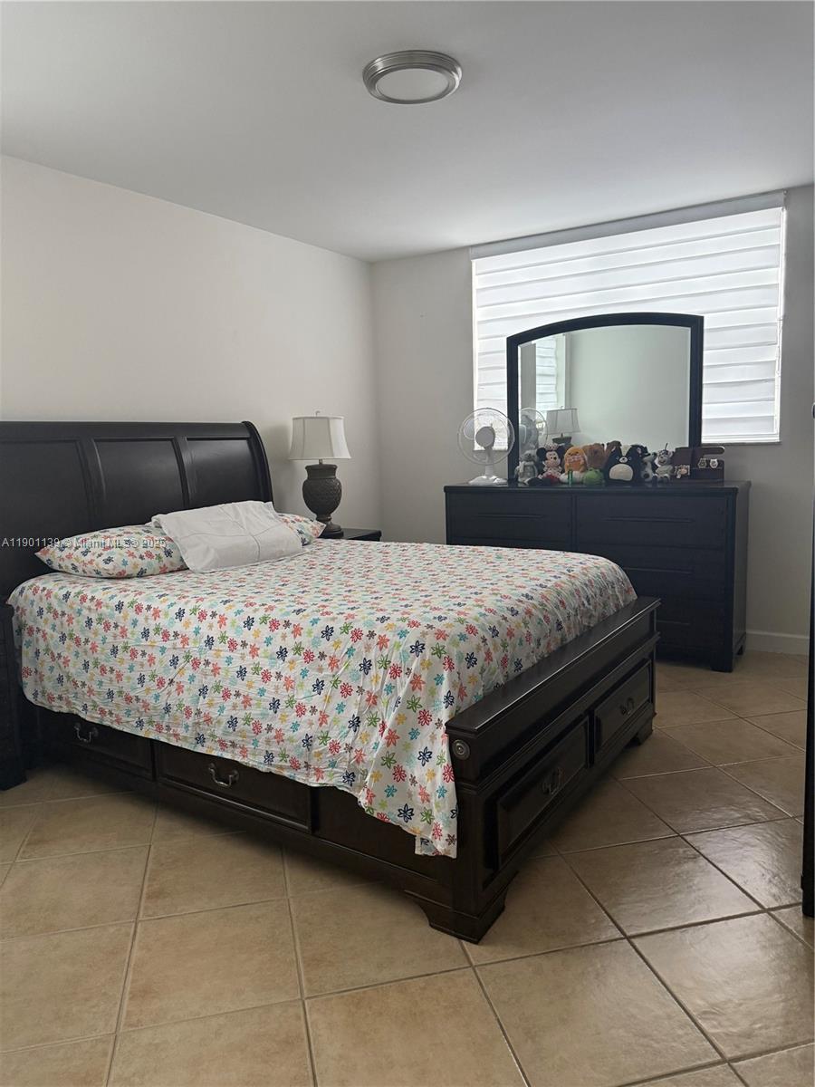 SOMERSET AT LAUDERDALE LA - Residential