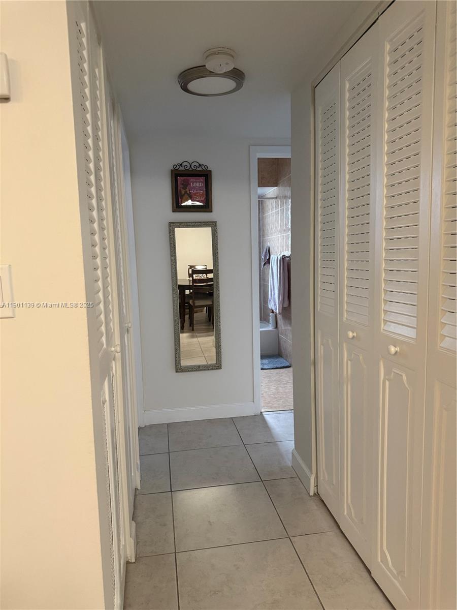 SOMERSET AT LAUDERDALE LA - Residential