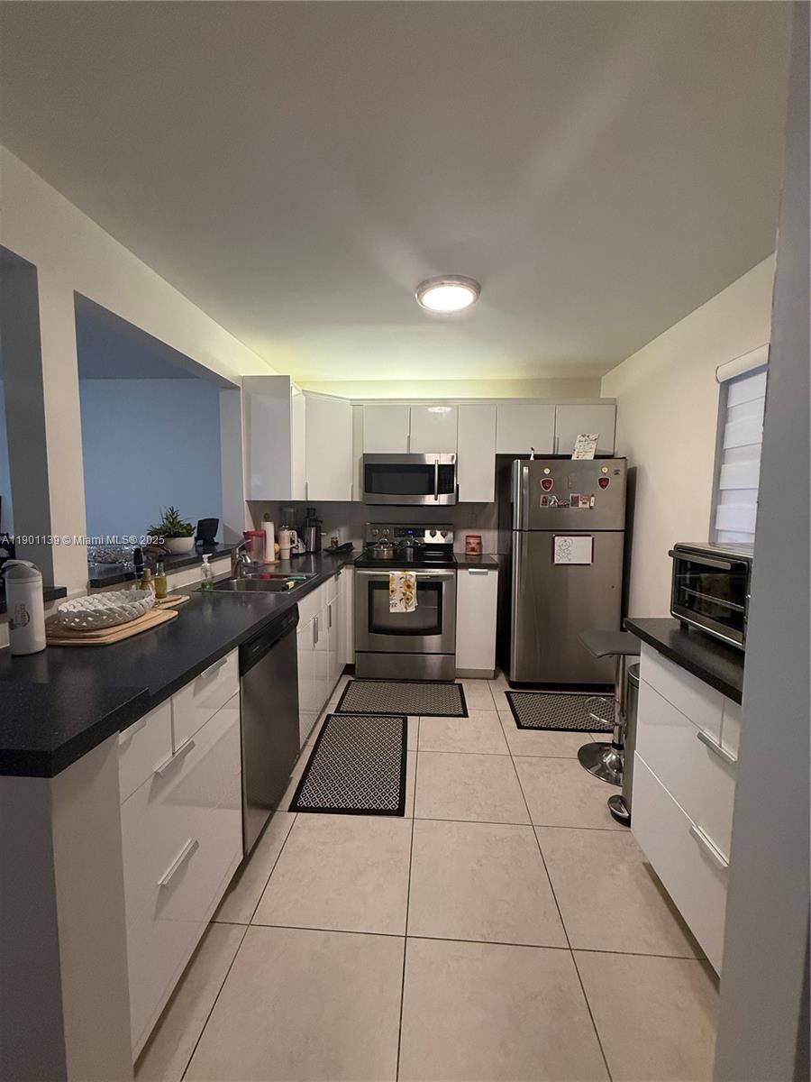 SOMERSET AT LAUDERDALE LA - Residential