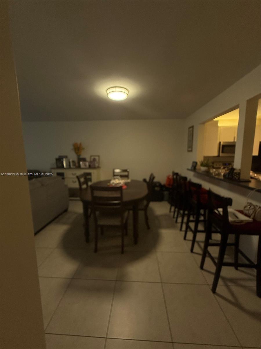 SOMERSET AT LAUDERDALE LA - Residential