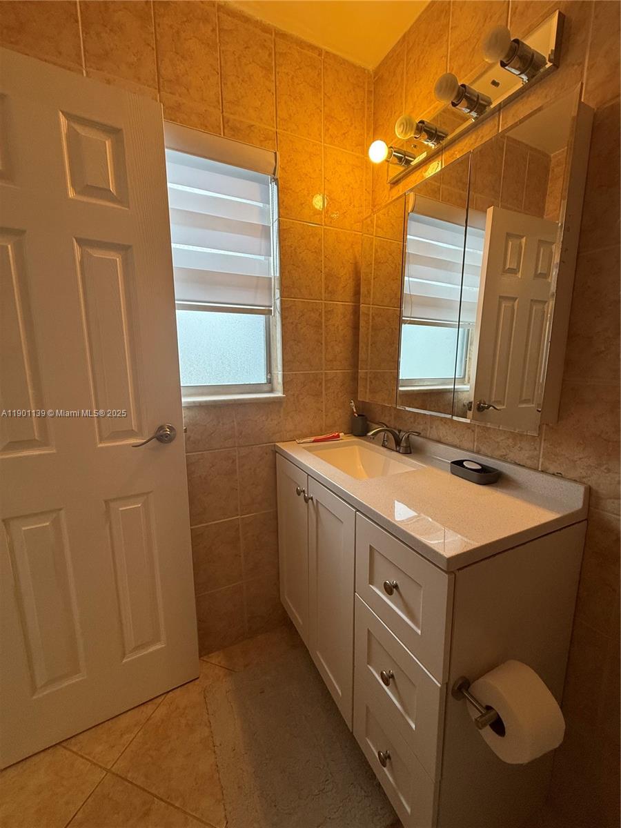 SOMERSET AT LAUDERDALE LA - Residential