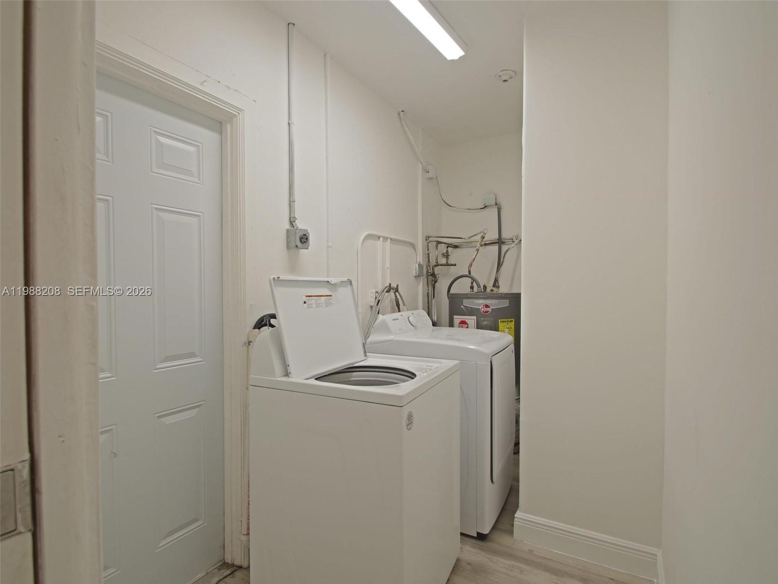 HOLLYWOOD HILLS - Residential Lease