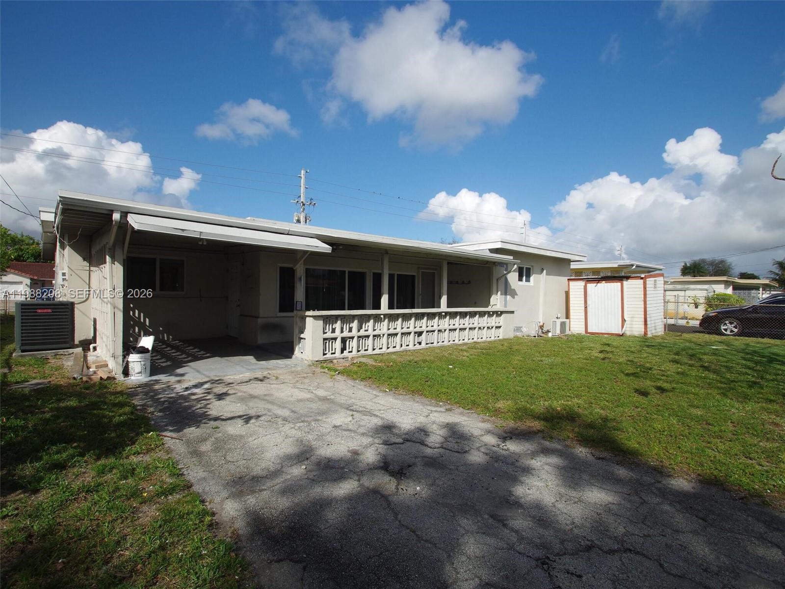 HOLLYWOOD HILLS - Residential Lease