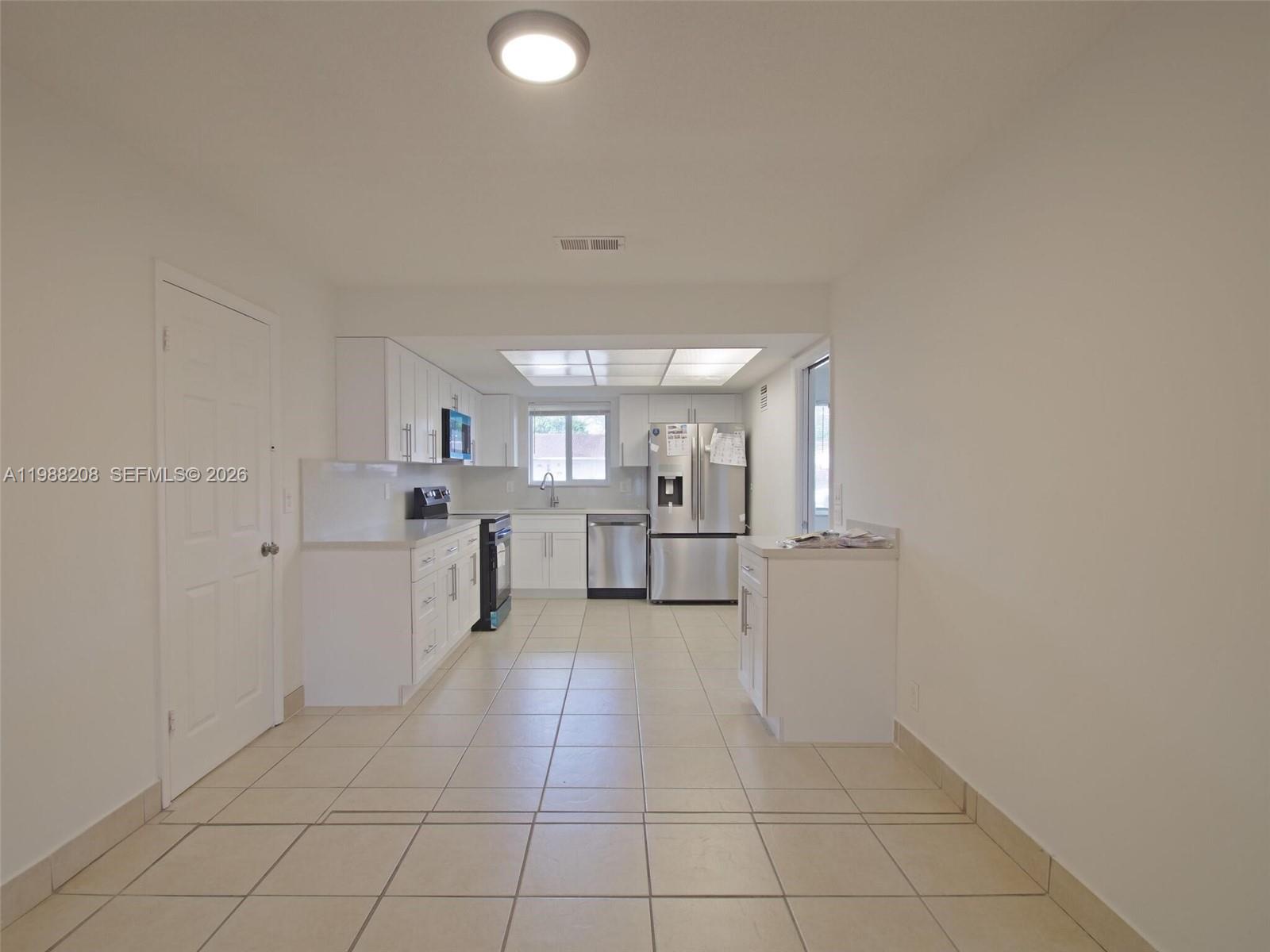 HOLLYWOOD HILLS - Residential Lease