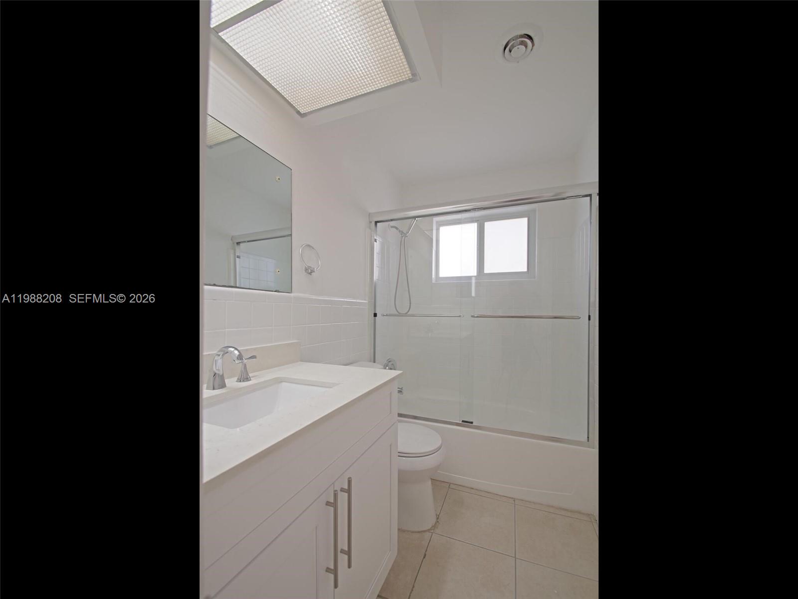 HOLLYWOOD HILLS - Residential Lease