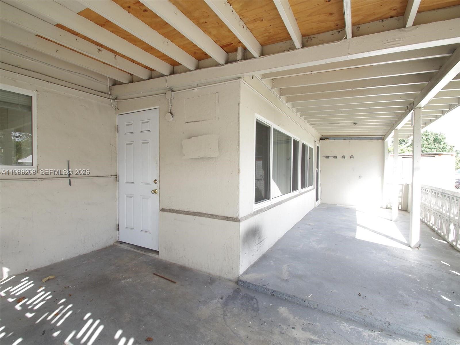 HOLLYWOOD HILLS - Residential Lease