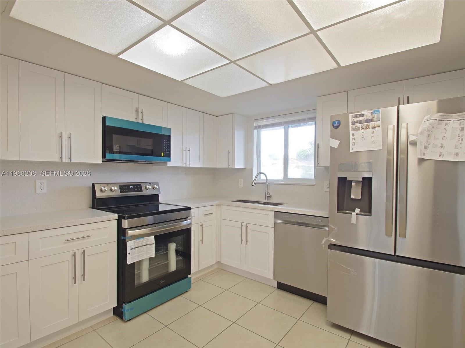 HOLLYWOOD HILLS - Residential Lease