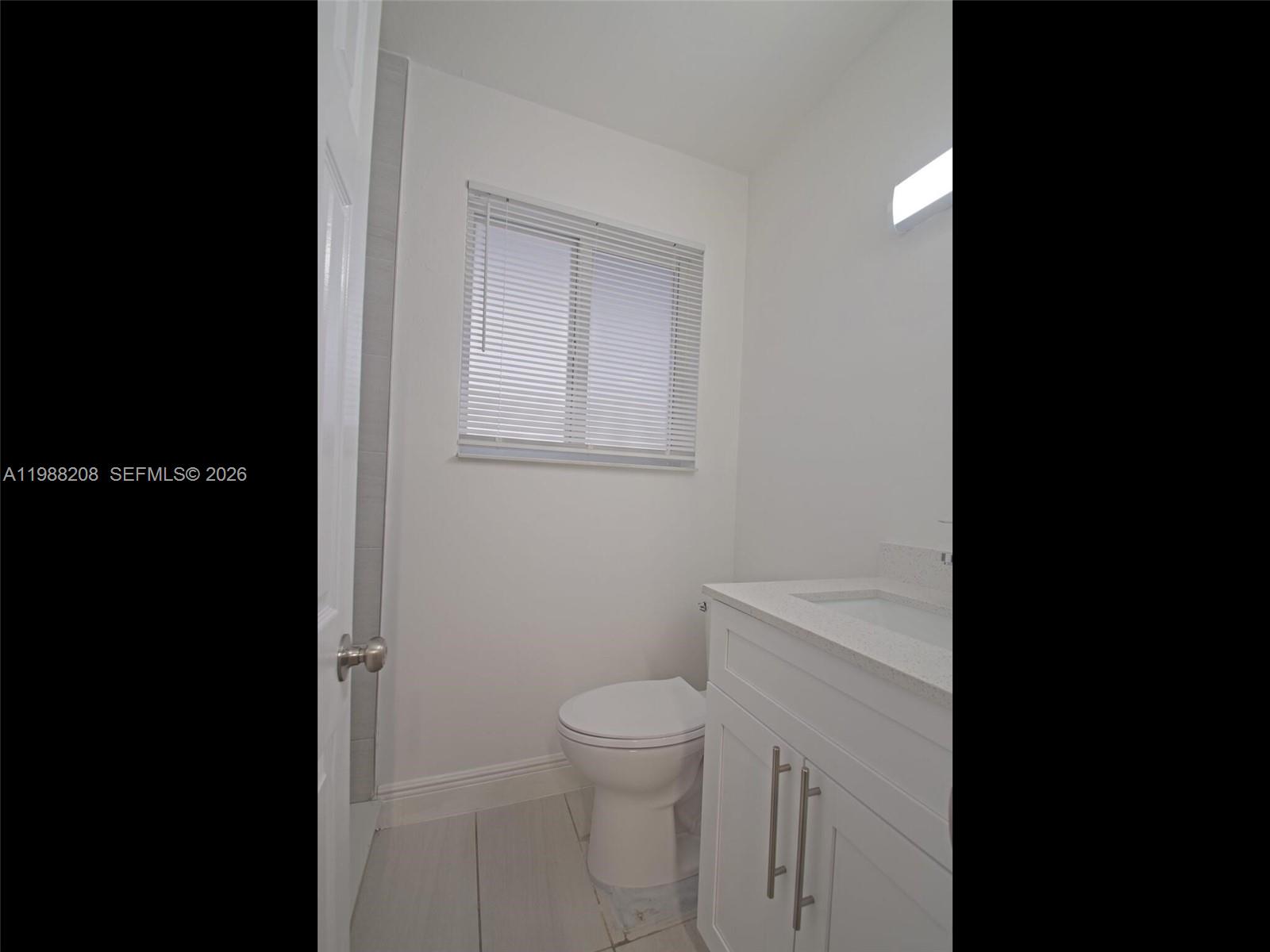 HOLLYWOOD HILLS - Residential Lease