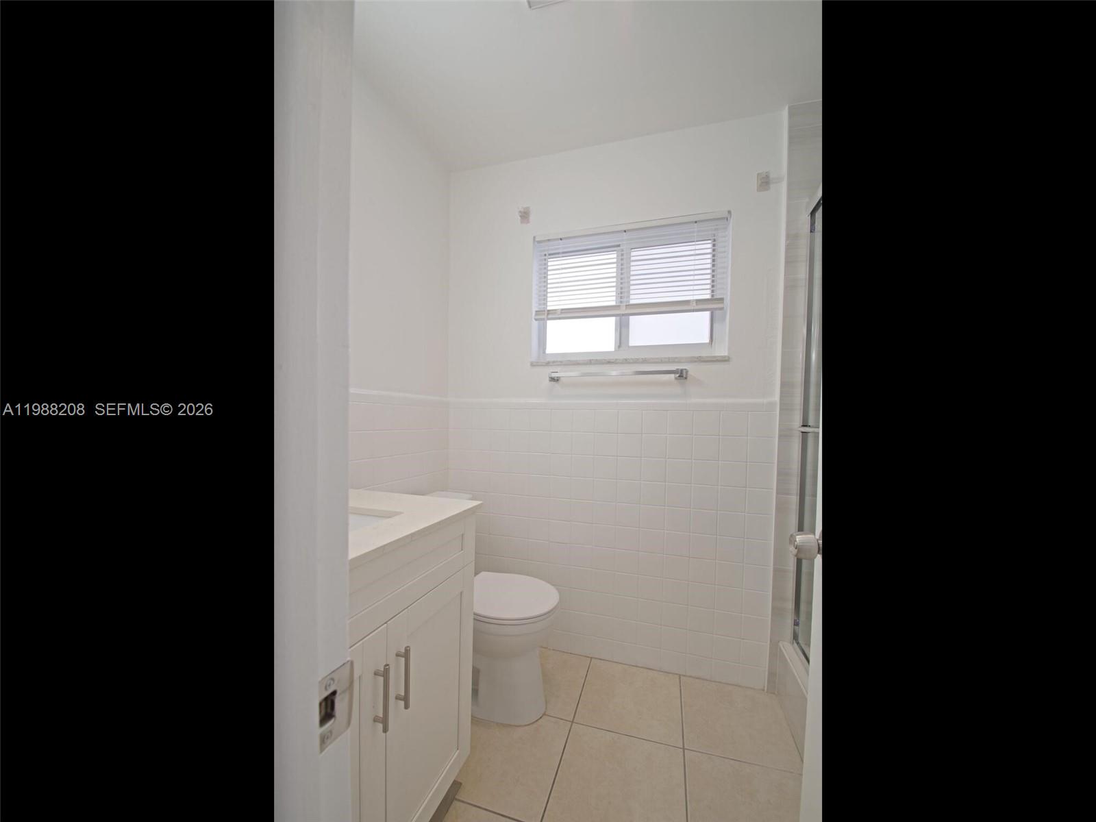 HOLLYWOOD HILLS - Residential Lease