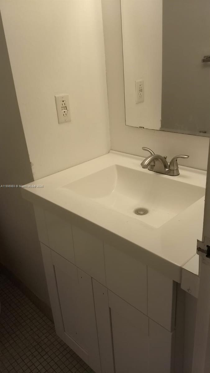 HERITAGE CIRCLE CONDO - Residential Lease