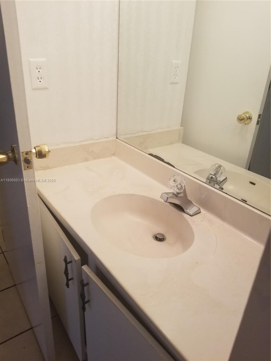 HERITAGE CIRCLE CONDO - Residential Lease