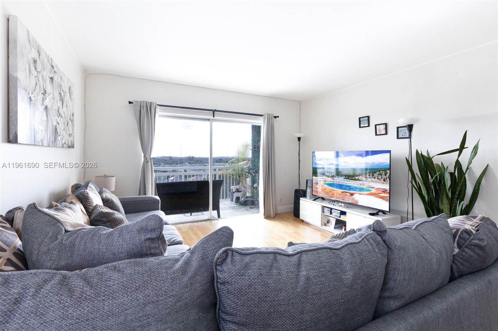 HILLCREST NO 21 CONDO - Residential