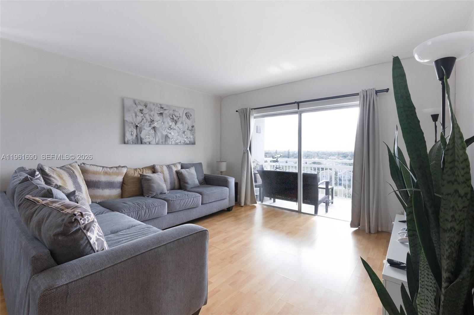 HILLCREST NO 21 CONDO - Residential