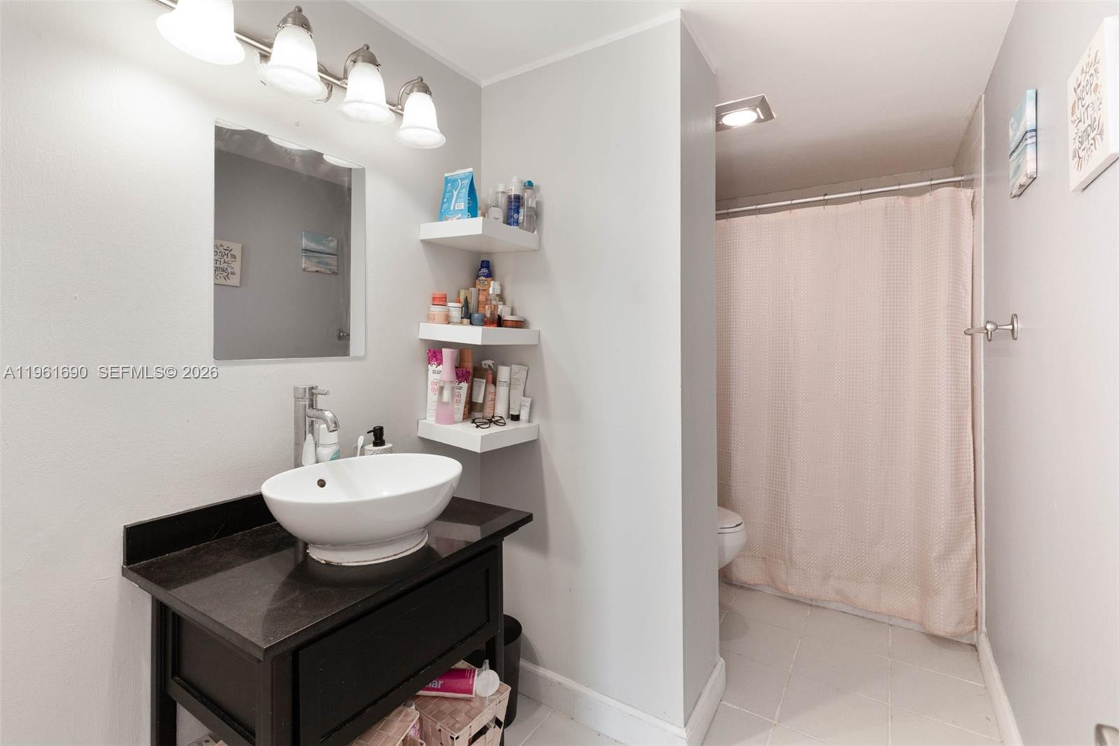 HILLCREST NO 21 CONDO - Residential