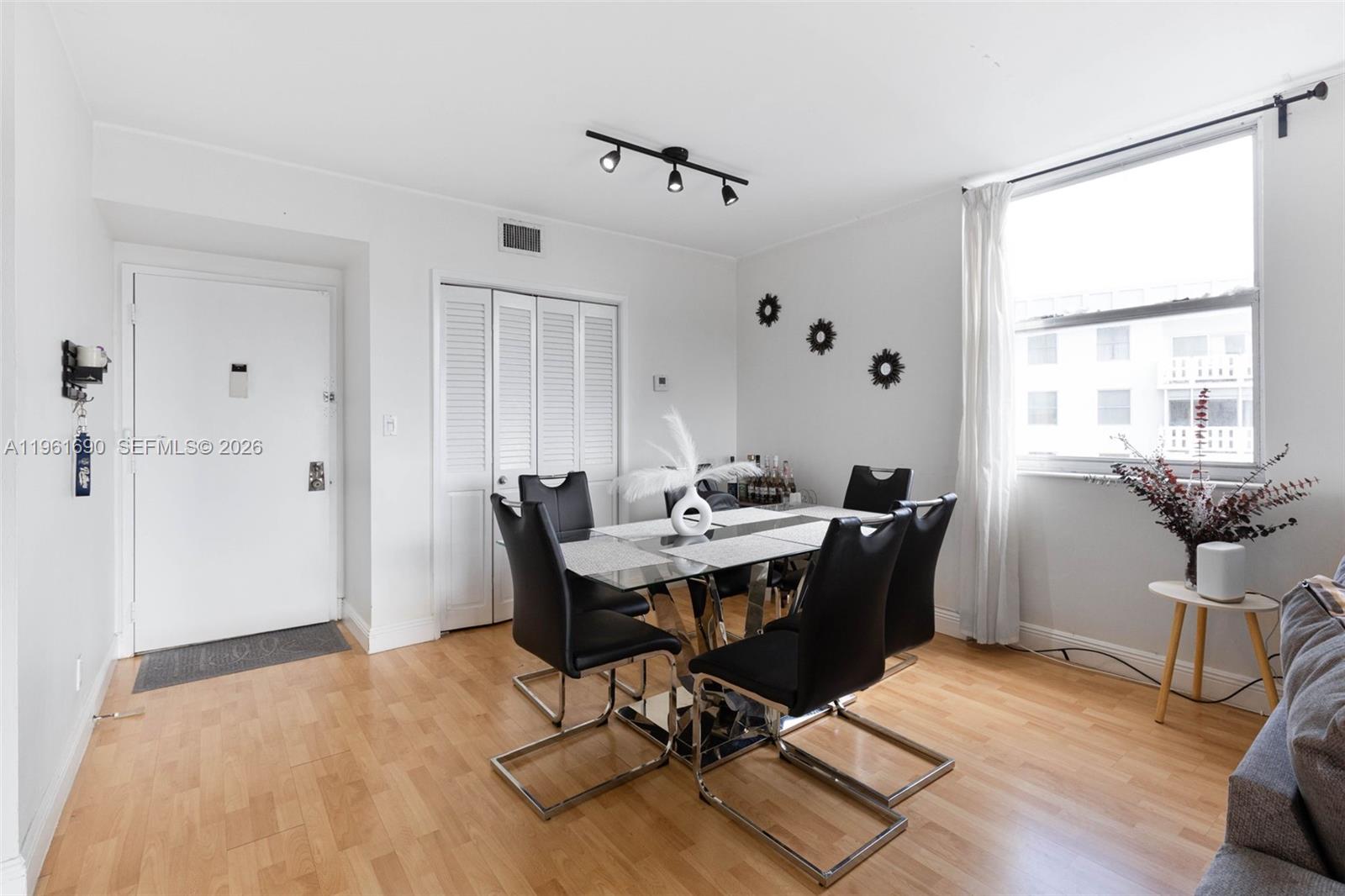 HILLCREST NO 21 CONDO - Residential