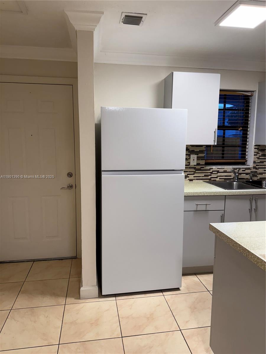 INTERNATIONAL PRINCESS CO - Residential Lease