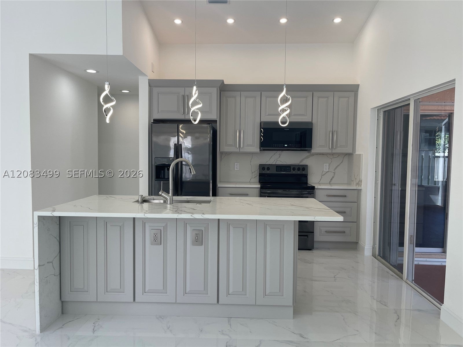 816 Sand Creek Cir