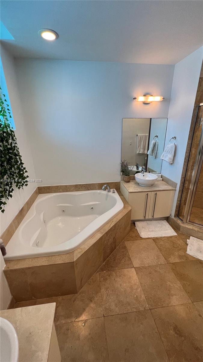 STAR LOFTS ON THE BAY CON - Residential Lease