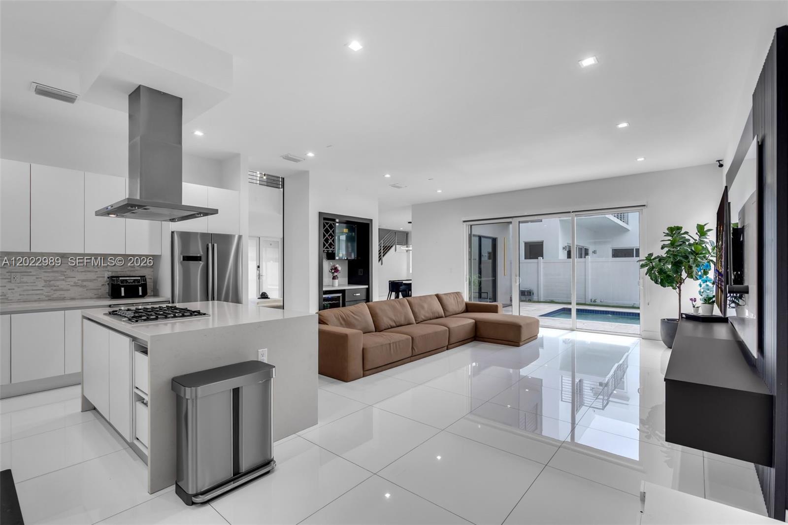 DORAL COMMONS RESIDENTIAL - Residential