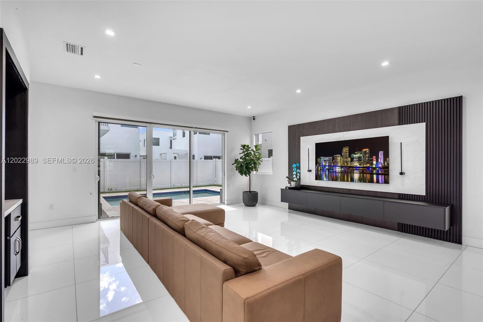DORAL COMMONS RESIDENTIAL - Residential
