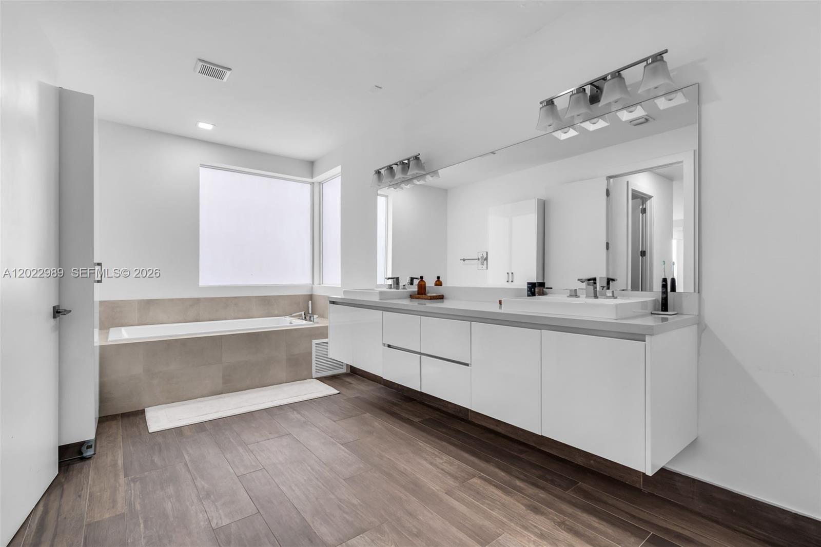 DORAL COMMONS RESIDENTIAL - Residential