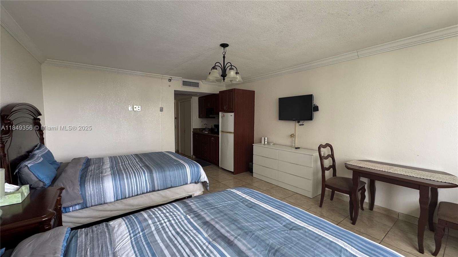 19201 Collins Ave 628