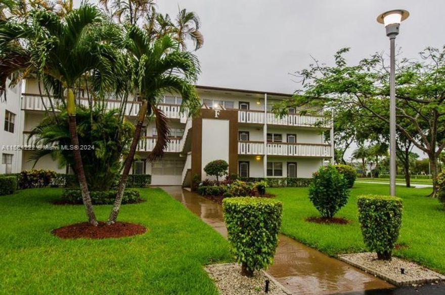 Nice 1 bedroom 1/5 bathroom apartment at Century Village Boca raton! Community 55+! The unit is currently rented for $ 1300 a month! It has a newer Ac approximately 4 years old. Century village offers you  clubhouse, available public transportation, theater,  fitness center, tennis courts, synagogue and so much more. Perfect for investors.
MOTIVATED SELLER!
