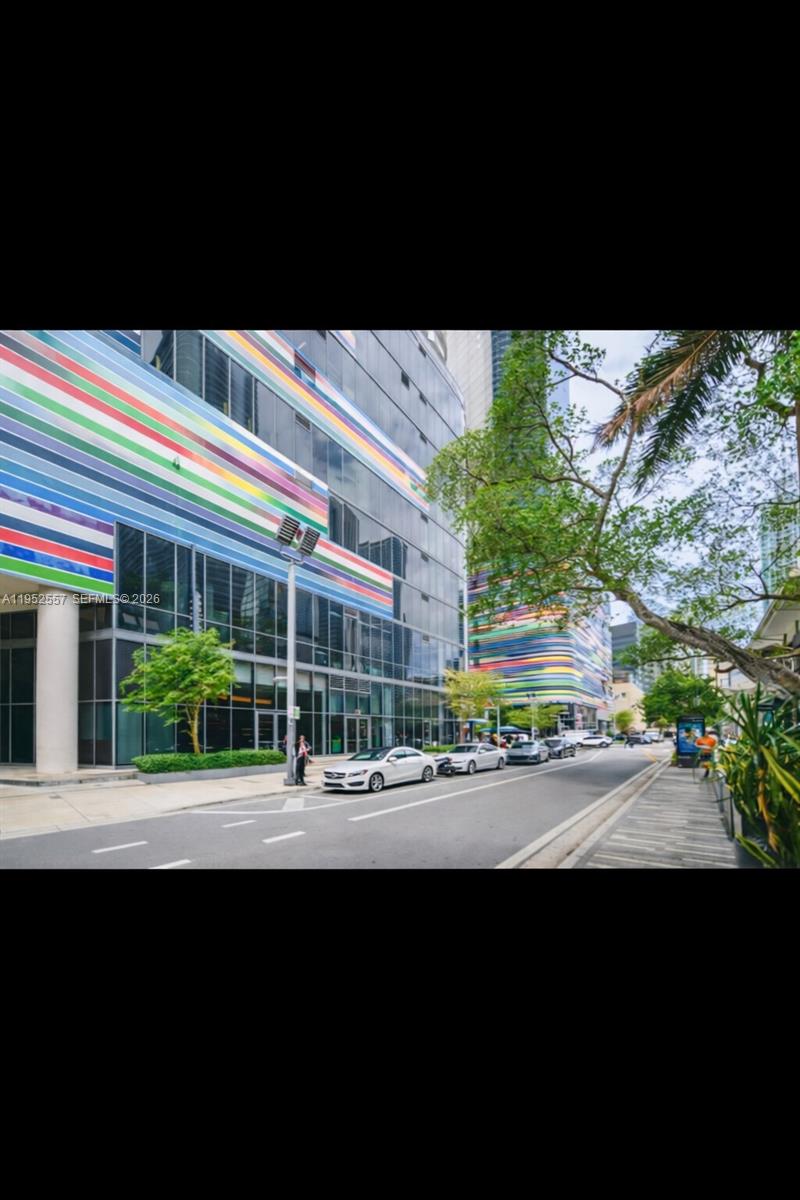 45 SW 9th St 1004, Miami, FL, 33130/$565,000 3 45 SW 9th St 1004