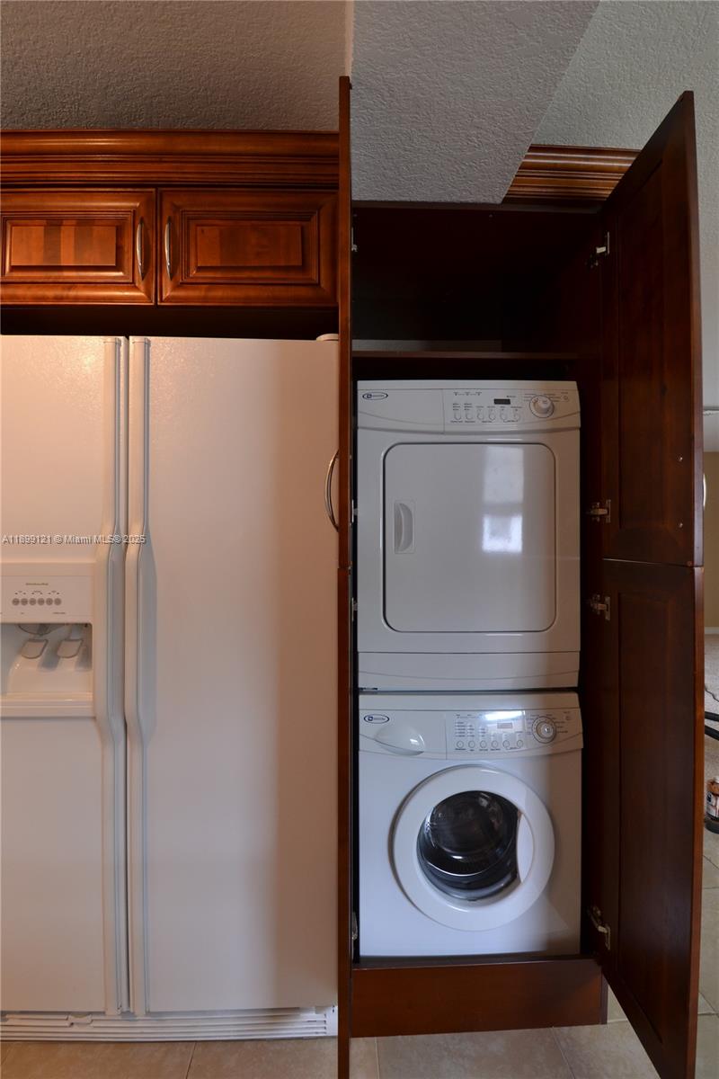 LAKES GARDEN CONDO - Residential Lease