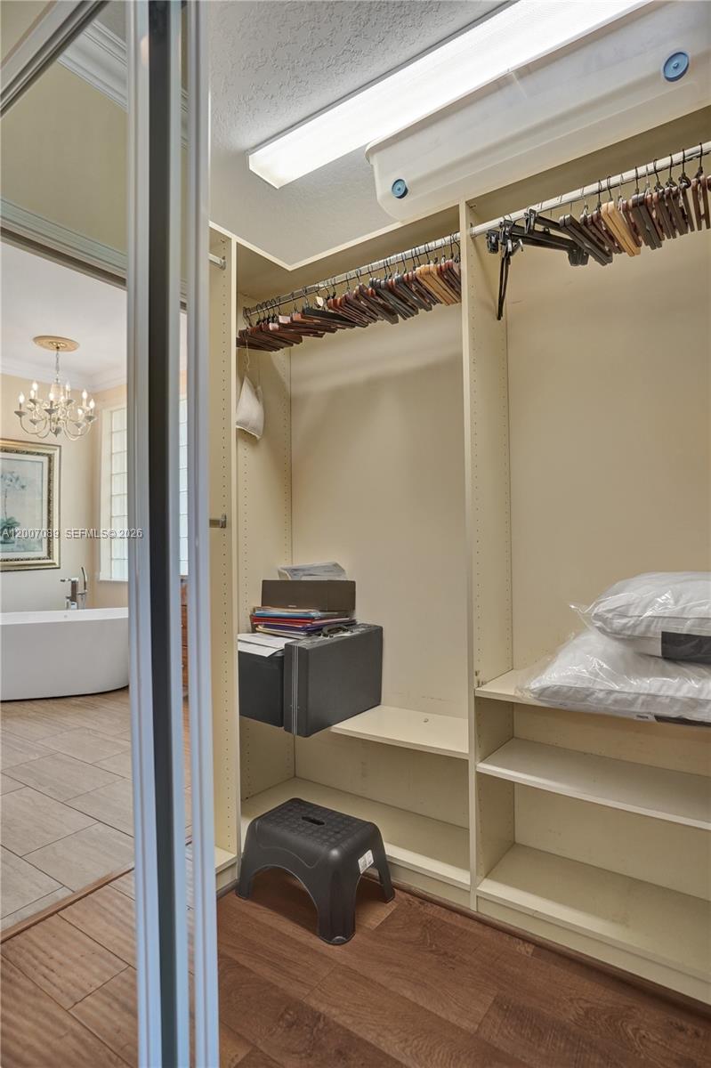 VALENCIA SHORES 3 - Residential