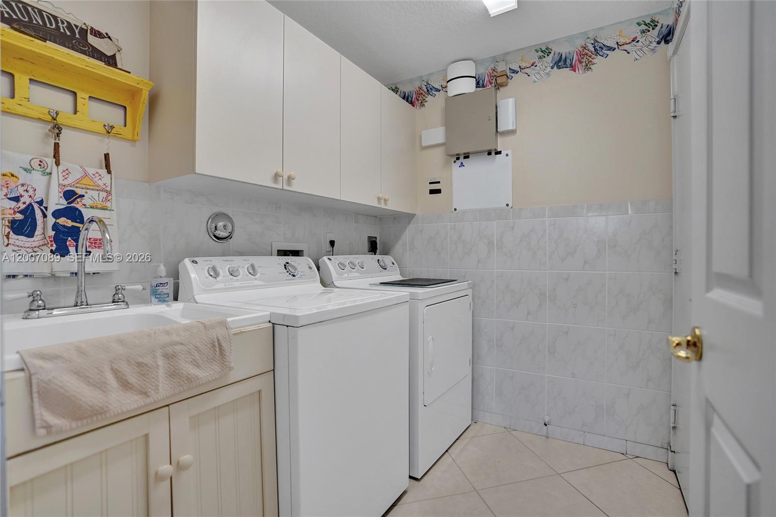 VALENCIA SHORES 3 - Residential