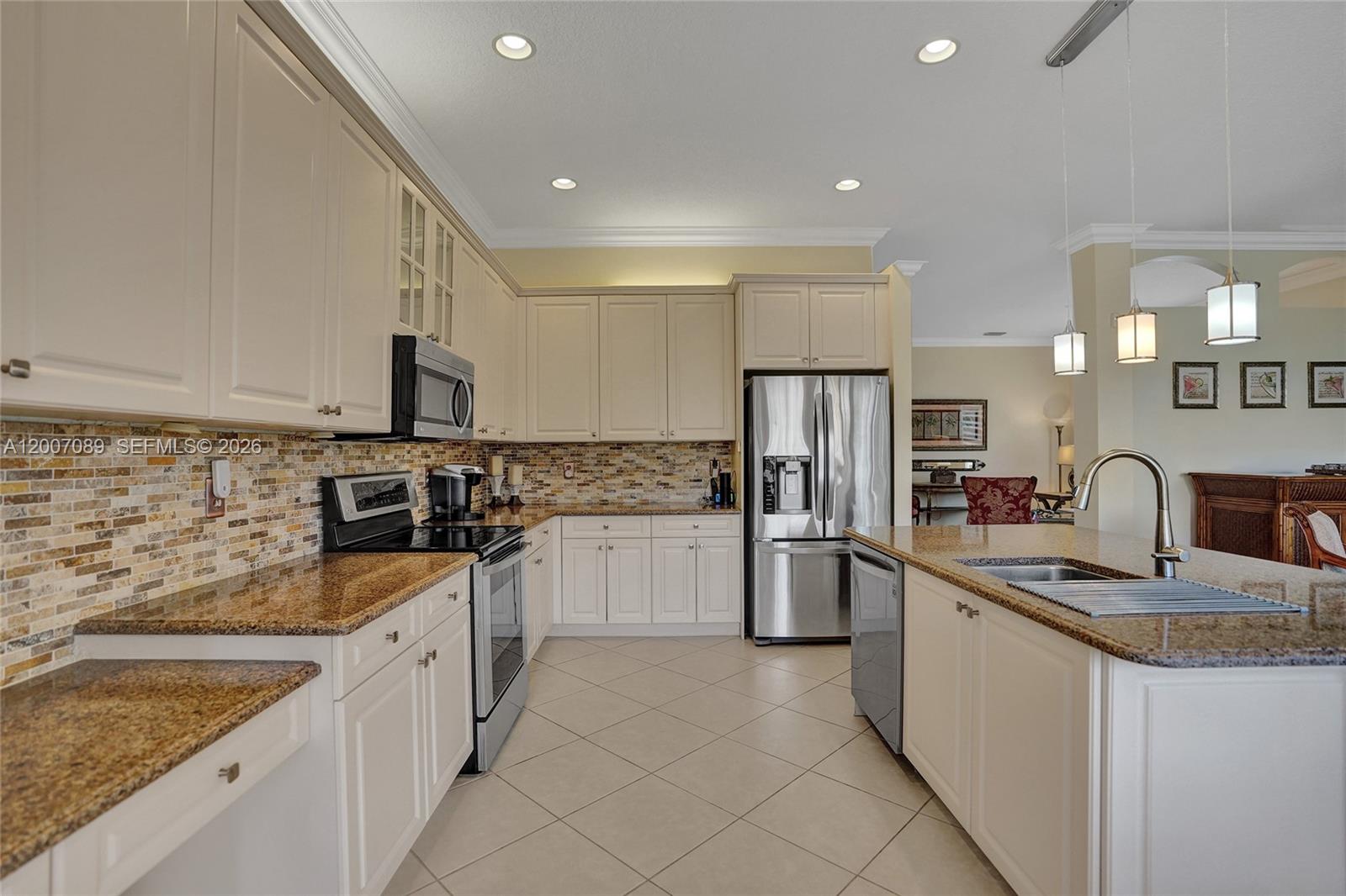 VALENCIA SHORES 3 - Residential