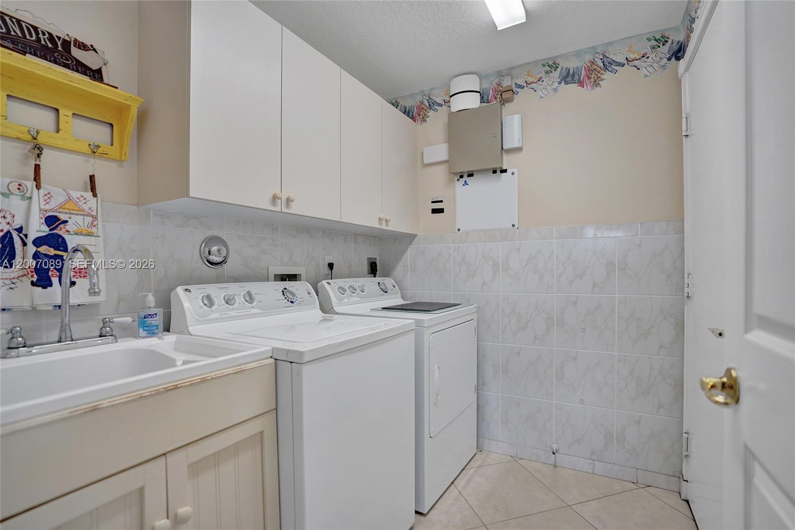 VALENCIA SHORES 3 - Residential