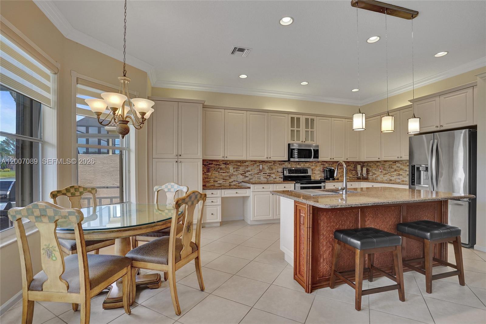 VALENCIA SHORES 3 - Residential