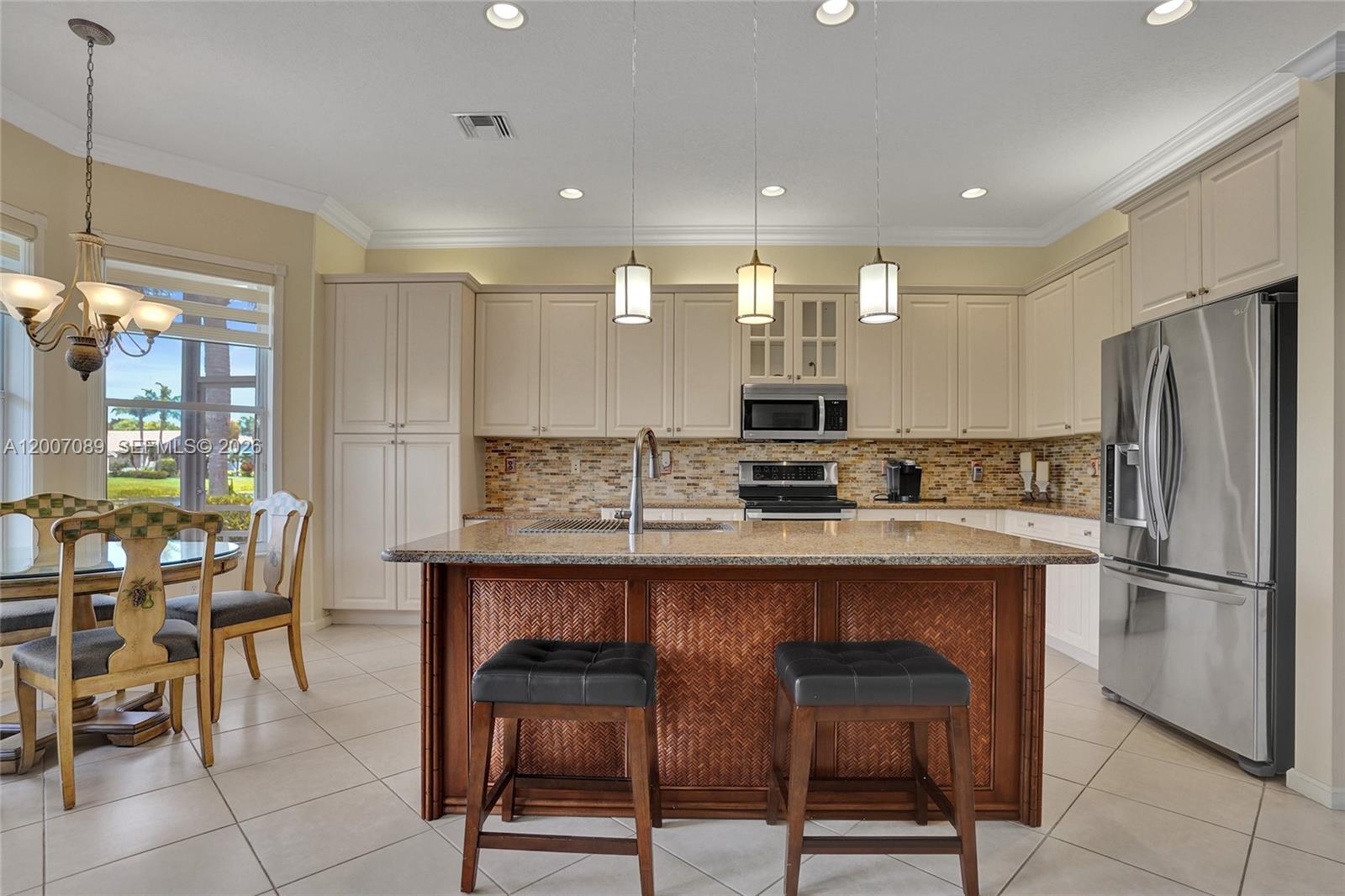 VALENCIA SHORES 3 - Residential