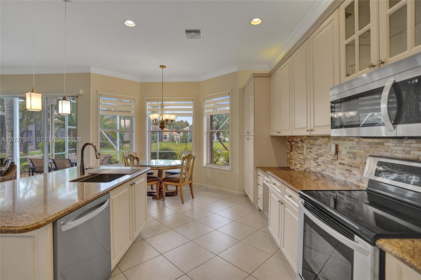 VALENCIA SHORES 3 - Residential