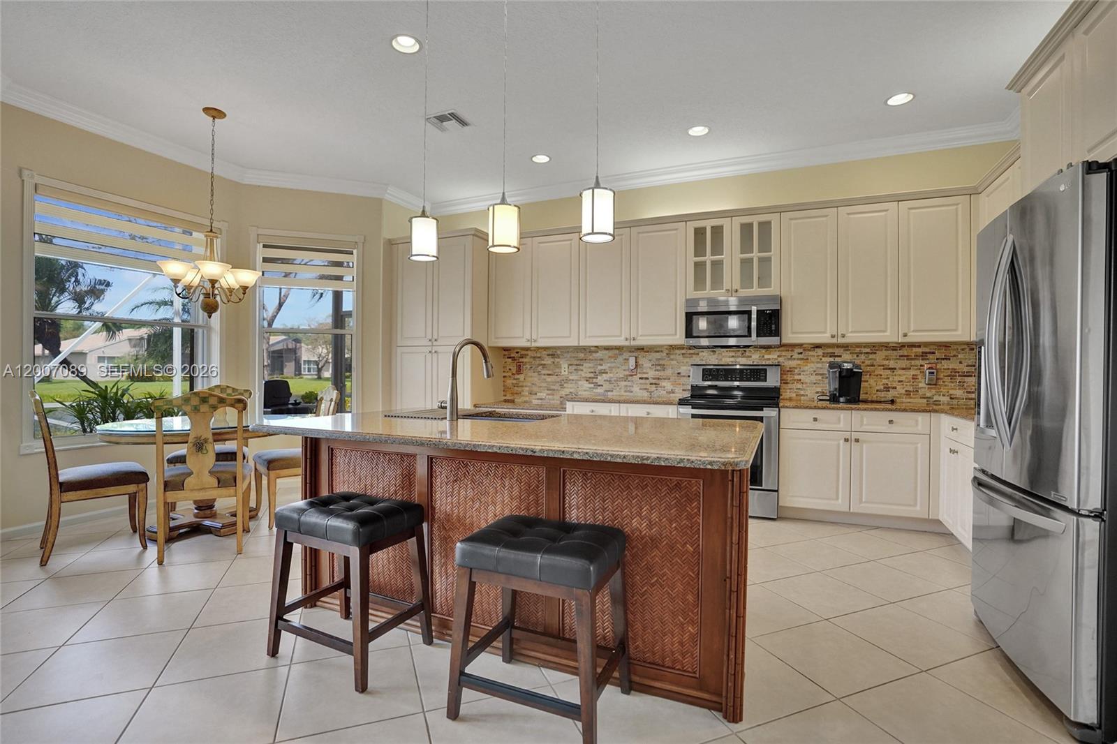 VALENCIA SHORES 3 - Residential