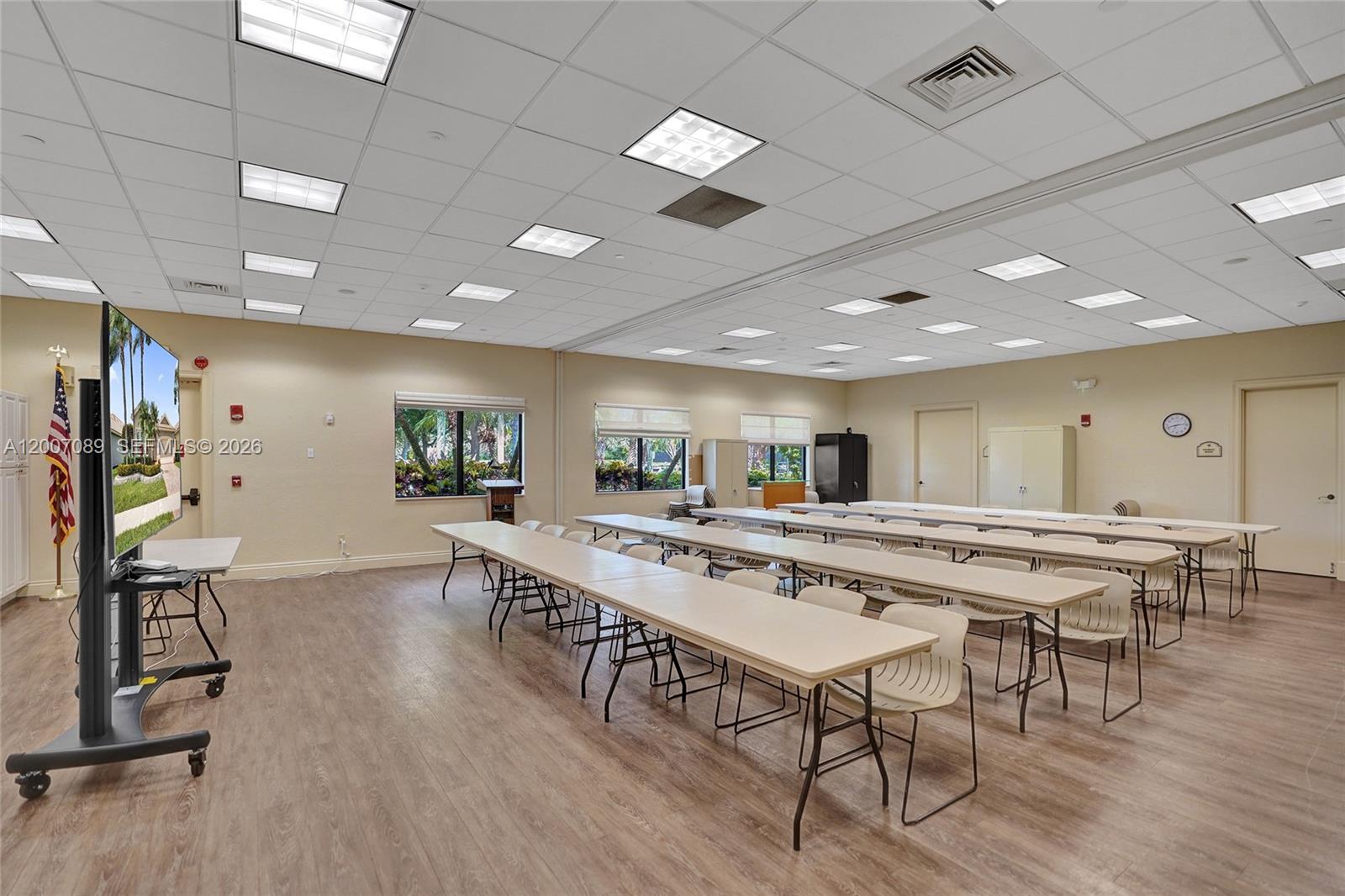 VALENCIA SHORES 3 - Residential